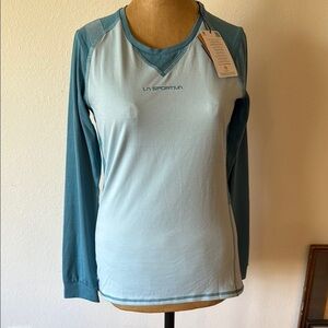 La sz S  Women's Beyond Long Sleeve Blue  Top NWT Celestial Blue/Topaz
